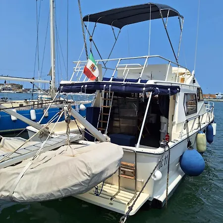 보트호텔 Boat Rent Napoli *