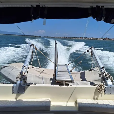 보트호텔 Boat Rent Napoli *