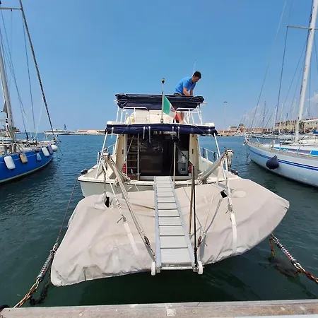 보트호텔 Boat Rent Napoli